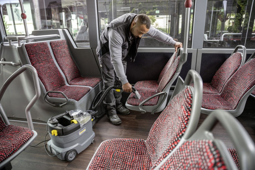 เครื่องซักพรม แบบดูดกลับ Karcher Puzzi 8/1 แรงดันไฟฟ้า 220 - 240 โวลต์ 1.100-240.0