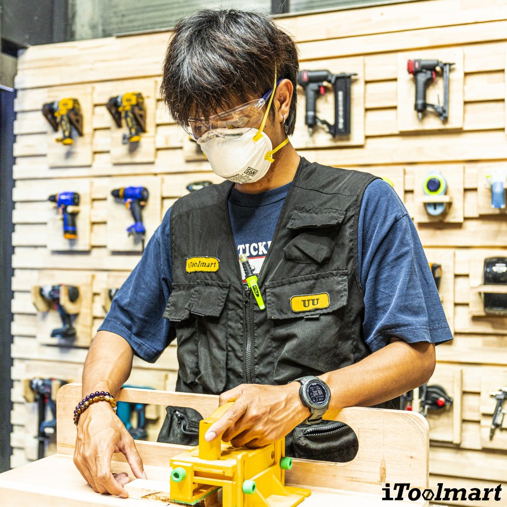 แว่นตานิรภัย เลนส์ใส ขาแว่นสีฟ้า 3M™ V34 Virtua Sport Asian Fit  7100135058 