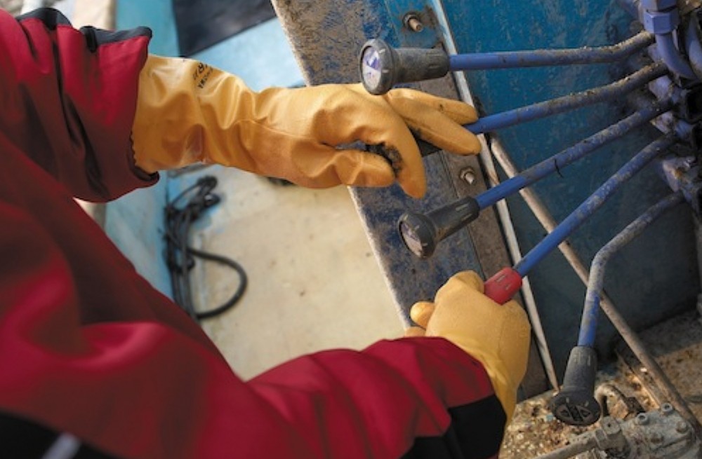 ถุงมือไนไตรล์ SHOWA GLOVES NO771 Nitrile Rubber Gloves Long Type สำหรับงานประมง สีเหลือง Size M