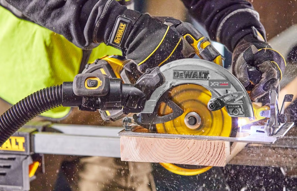 เลื่อยวงเดือนไร้สาย DEWALT DCS573N B1 20VMax ขนาด 7 1 4 นิ้ว