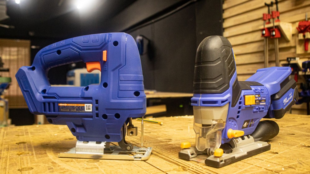 เลื่อยฉลุ เลื่อยจิ๊กซอว์ไร้สาย แบบ Barrel Grip กับ D Handle ต่างกันยังไง