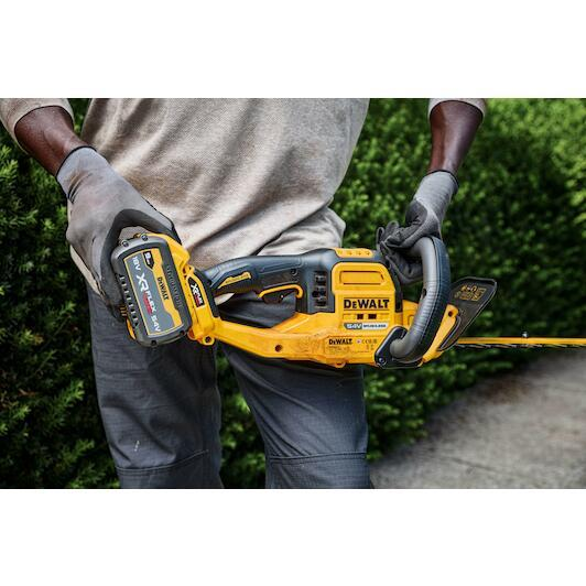 เครื่องตัดแต่งพุ่มไร้สาย DEWALT DCMHT567N B1 ขนาด 600 มม  20V  ตัวเปล่า 