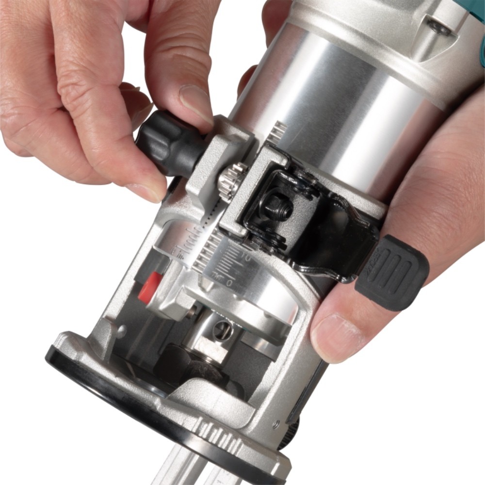 เครื่องเซาะร่องไฟฟ้า MAKITA RT0702CJ ขนาด 6 มม   1 4 นิ้ว  กำลังไฟ 710 วัตต์