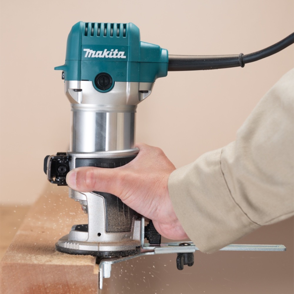 เครื่องเซาะร่องไฟฟ้า MAKITA RT0702CJ ขนาด 6 มม   1 4 นิ้ว  กำลังไฟ 710 วัตต์