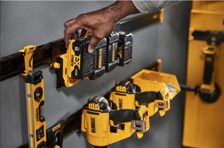 ที่แขวนแท่นชาร์จแบตเตอรี่ DEWALT DWST82821
