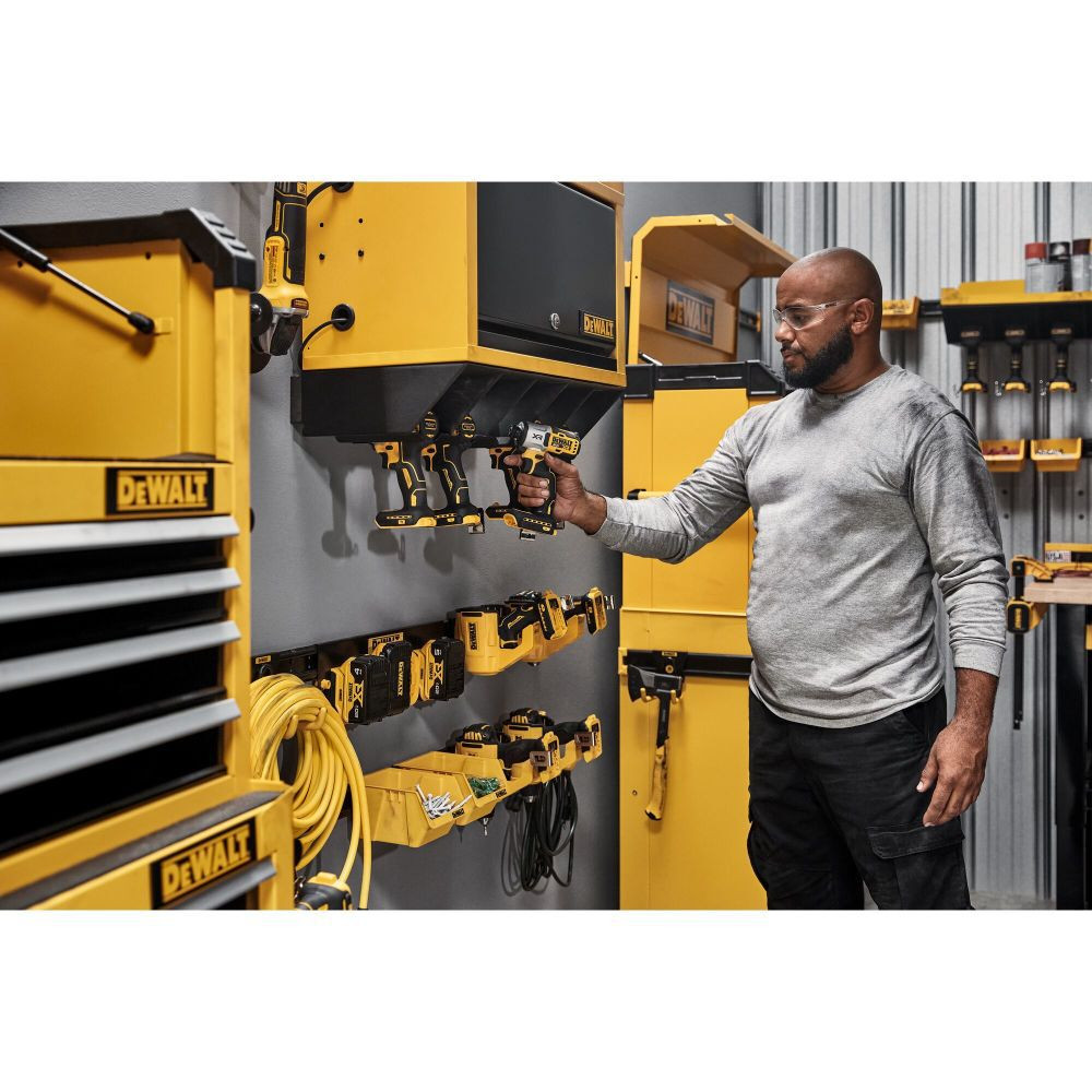 ตะขอคู่แขวนเครื่องมือแบตเตอรี่ DEWALT DWST82819