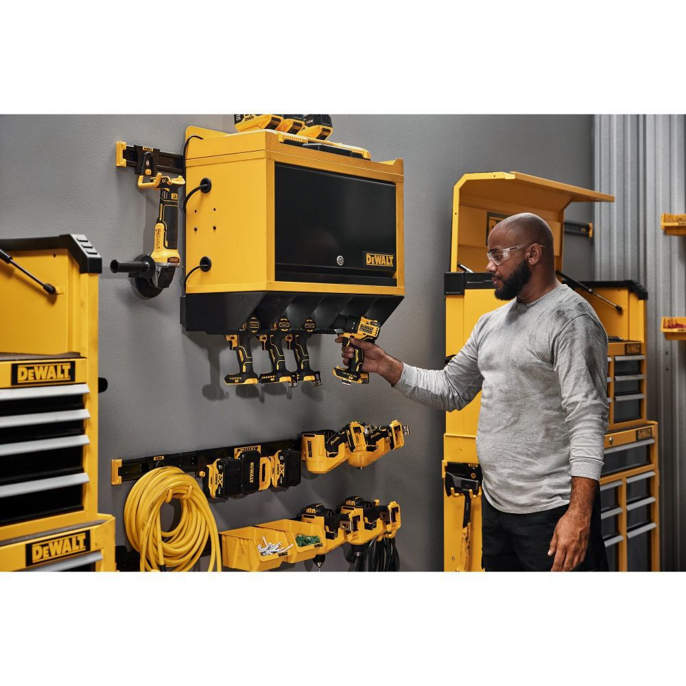 ตะขอคู่แขวนเครื่องมือแบตเตอรี่ DEWALT DWST82819