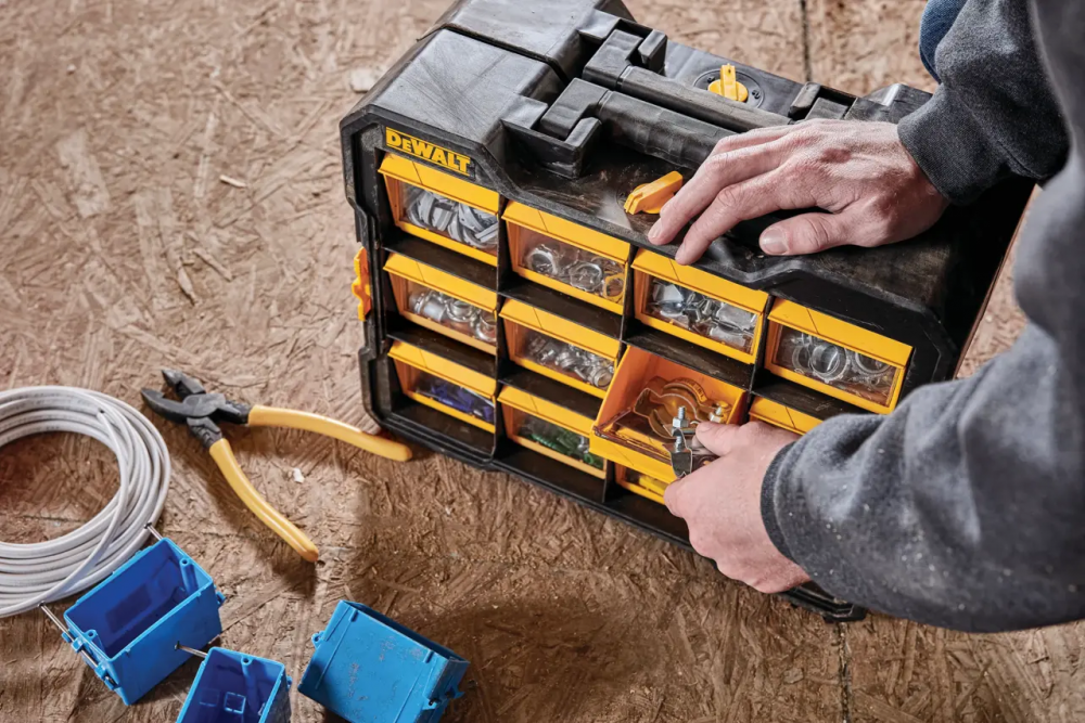 กล่องฝาใส DEWALT DWST14121 แบบถอดได้ จำนวน 12 ช่อง 