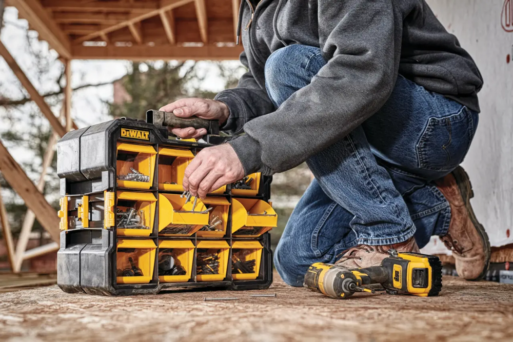 กล่องฝาใส DEWALT DWST14121 แบบถอดได้ จำนวน 12 ช่อง 