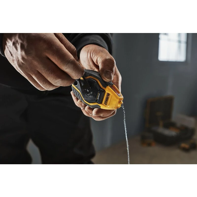 บักเต้าตีเส้น DEWALT Atomic DWHT47258L พร้อมผงชอลก์สีน้ำเงิน