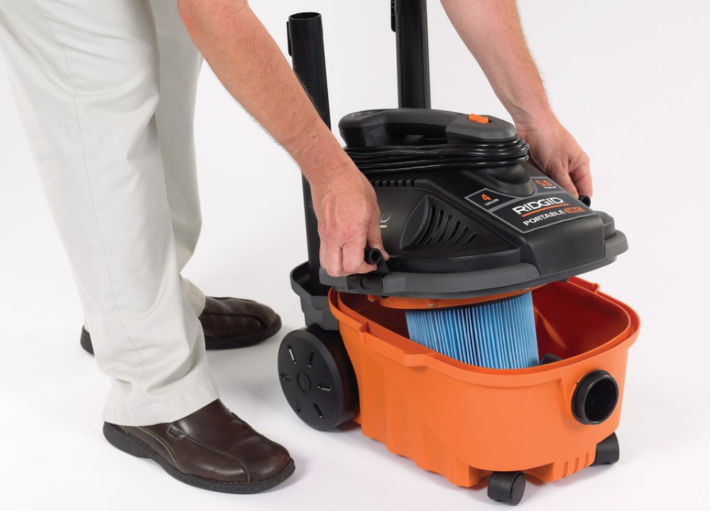 เครื่องดูดฝุ่น-ดูดน้ำ RIDGID WD4070EX (31658) ขนาด 4 แกลลอน ความจุ 15 ลิตร