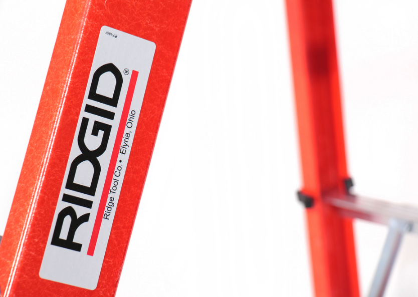บันไดไฟเบอร์กลาส RIDGID RL-FGS8 (76697) ขนาด 8 ฟุต ทนต่อกระแสไฟฟ้าสูง 25,000 โวลต์