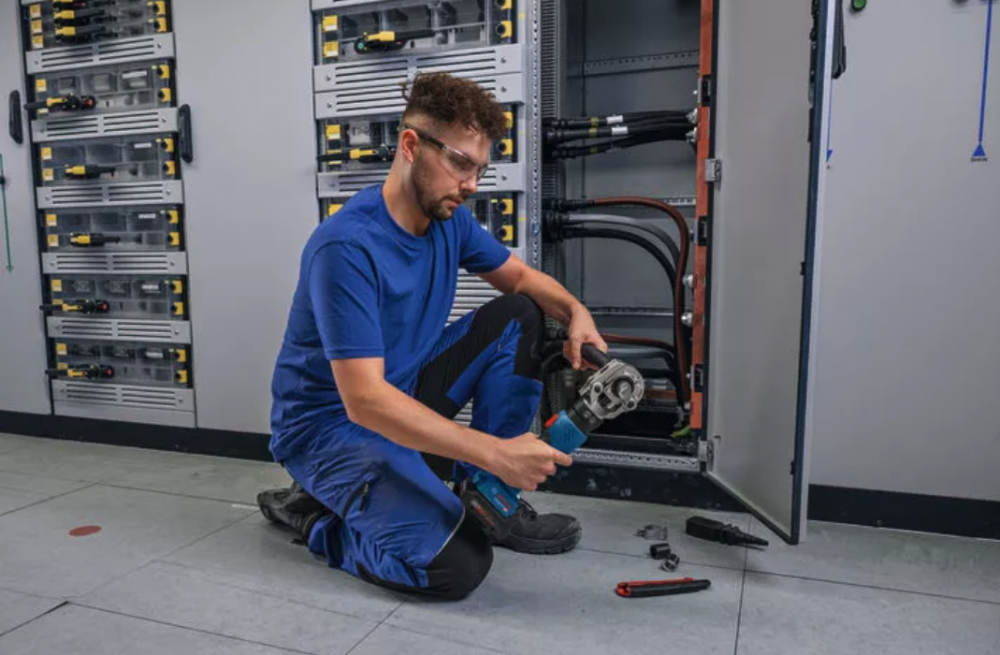 เครื่องย้ำสายไฟไร้สาย BOSCH GPH 18V-60 Professional ระบบไฮดรอลิค แรงย้ำสูงสุด 60 kN (ตัวเปล่า)