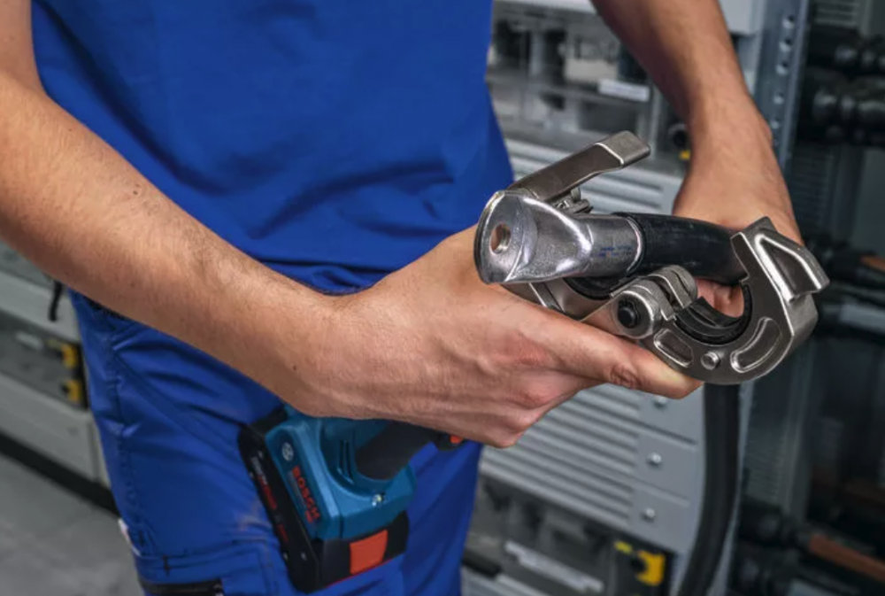 เครื่องย้ำสายไฟไร้สาย BOSCH GPH 18V-60 Professional ระบบไฮดรอลิค แรงย้ำสูงสุด 60 kN (ตัวเปล่า)