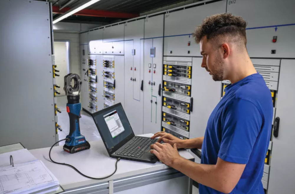 เครื่องย้ำสายไฟไร้สาย BOSCH GPH 18V-60 Professional ระบบไฮดรอลิค แรงย้ำสูงสุด 60 kN (ตัวเปล่า)