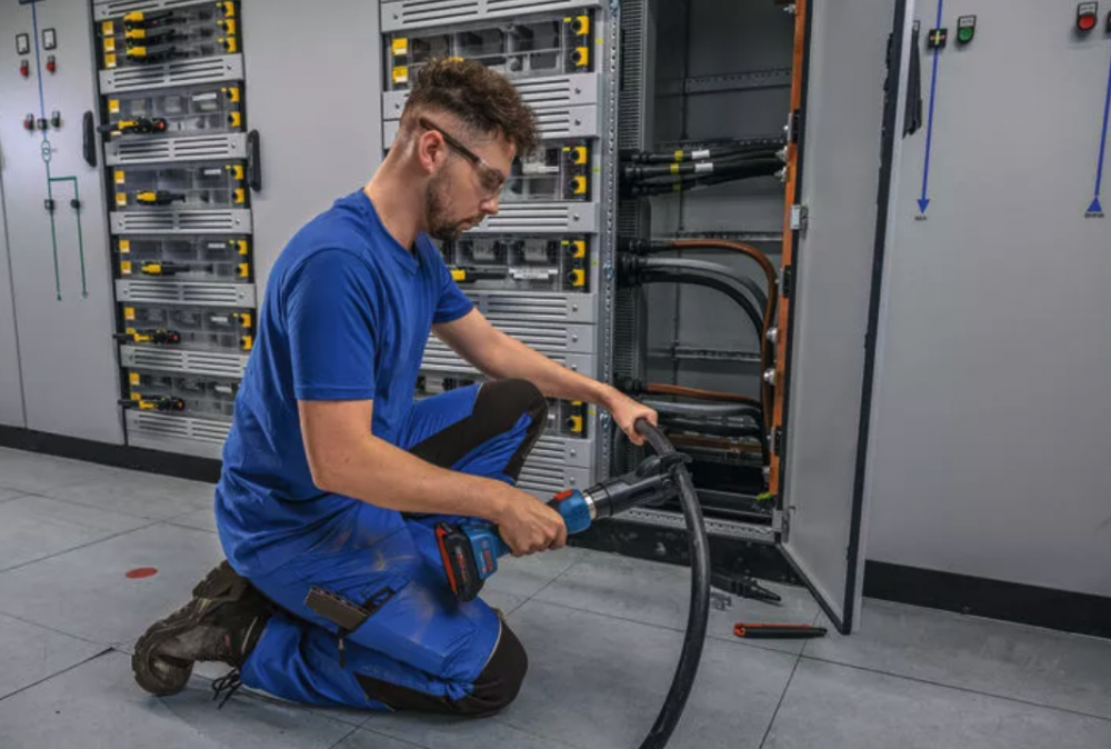 เครื่องตัดสายไฟไร้สาย BOSCH GKH 18V-50 Professional ระบบไฮดรอลิค แรงตัดสูงสุด 50 kN (ตัวเปล่า)