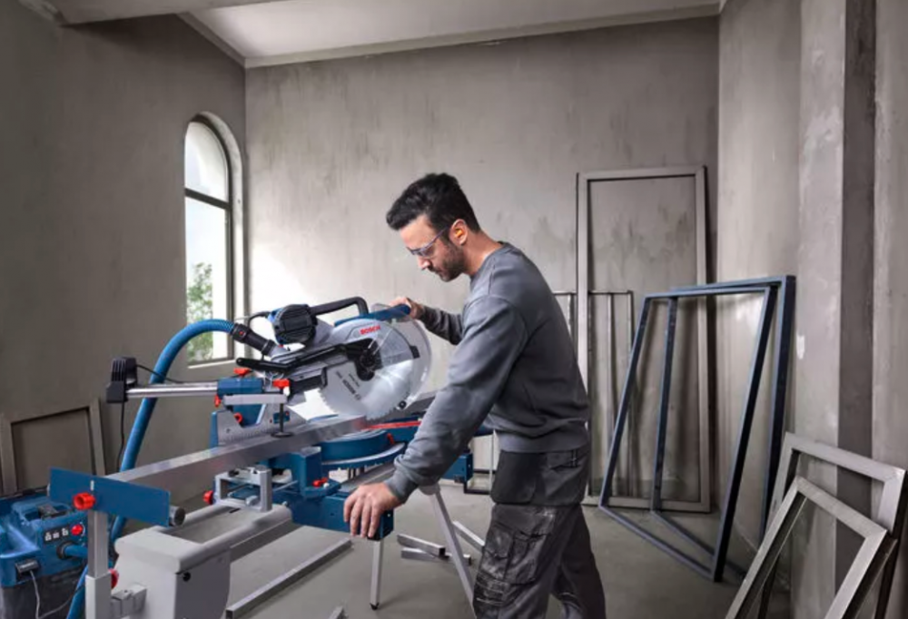 แท่นตัดองศา BOSCH GCM 340-305 D Professional กำลังไฟ 1800 วัตต์ ขนาด 305 มม.