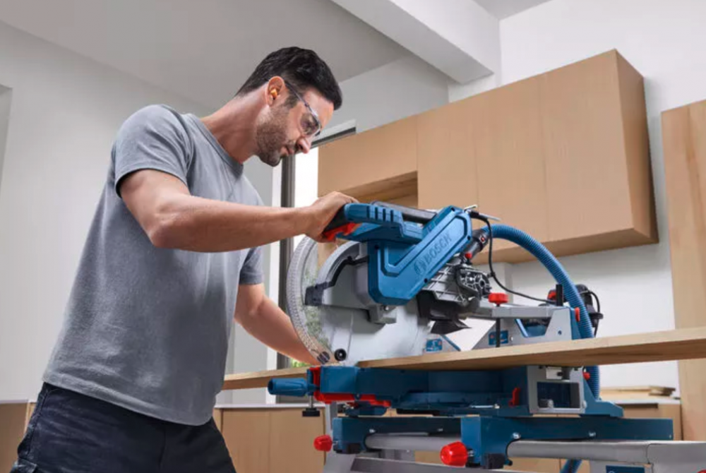 แท่นตัดองศา BOSCH GCM 340-305 D Professional กำลังไฟ 1800 วัตต์ ขนาด 305 มม.