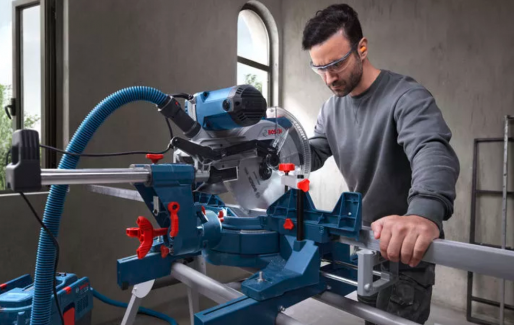 แท่นตัดองศา BOSCH GCM 340-305 D Professional กำลังไฟ 1800 วัตต์ ขนาด 305 มม.