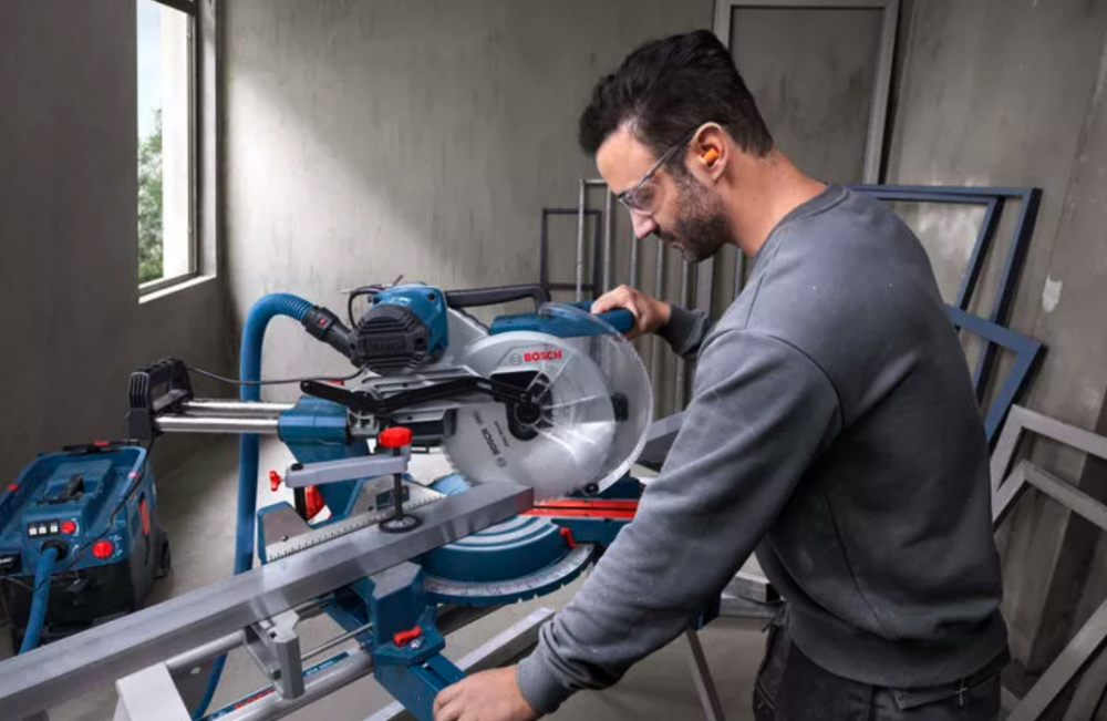 แท่นตัดองศา BOSCH GCM 340-305 D Professional กำลังไฟ 1800 วัตต์ ขนาด 305 มม.