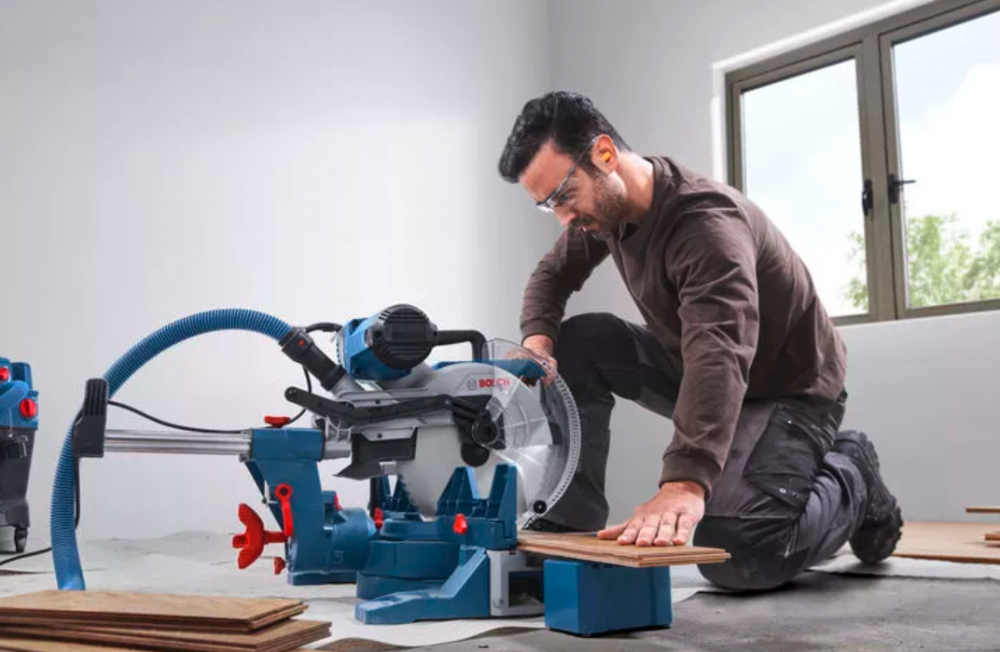 แท่นตัดองศา BOSCH GCM 340-305 D Professional กำลังไฟ 1800 วัตต์ ขนาด 305 มม.