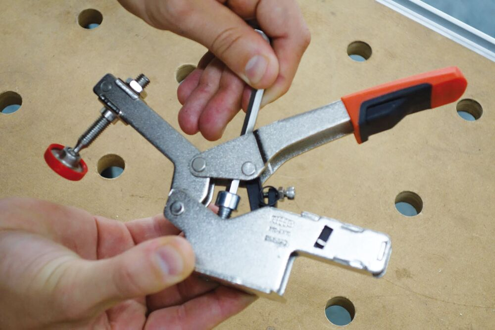 อะแดปเตอร์สลักล็อก BESSEY STC SET T20 สำหรับยึดแคลมป์เข้ากับโต๊ะ ขนาด 20 mm