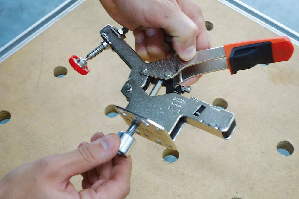 อะแดปเตอร์สลักล็อก BESSEY STC SET T20 สำหรับยึดแคลมป์เข้ากับโต๊ะ ขนาด 20 mm