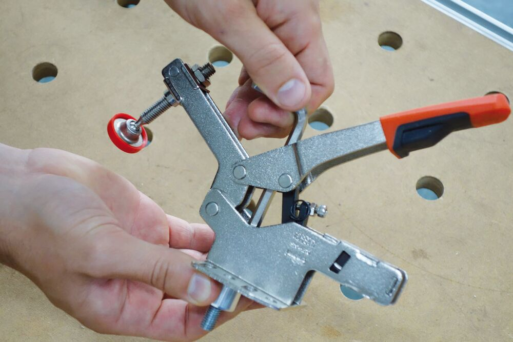 อะแดปเตอร์สลักล็อก BESSEY STC SET T20 สำหรับยึดแคลมป์เข้ากับโต๊ะ ขนาด 20 mm