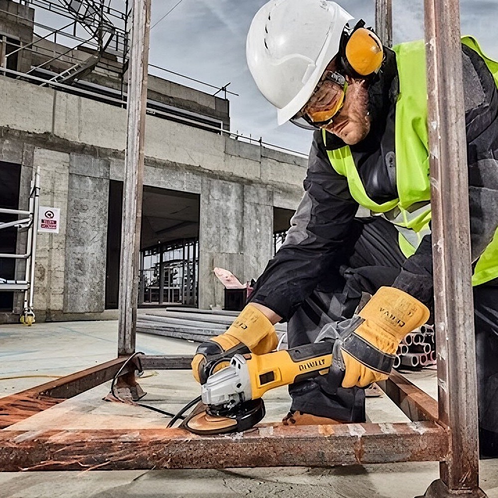 เครื่องเจียร DEWALT DWE4357 QS ขนาด 5 นิ้ว กำลังไฟ 1700 วัตต์