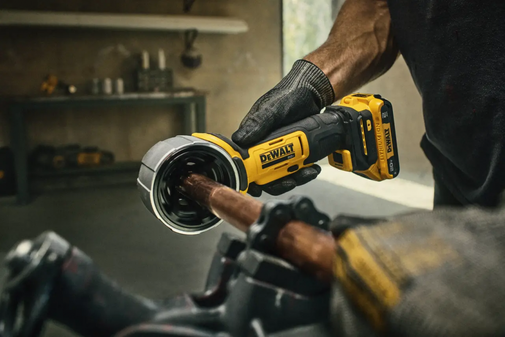 เครื่องลบคมท่อไร้สาย DEWALT DCE710B 20V Max  เครื่องเปล่า 