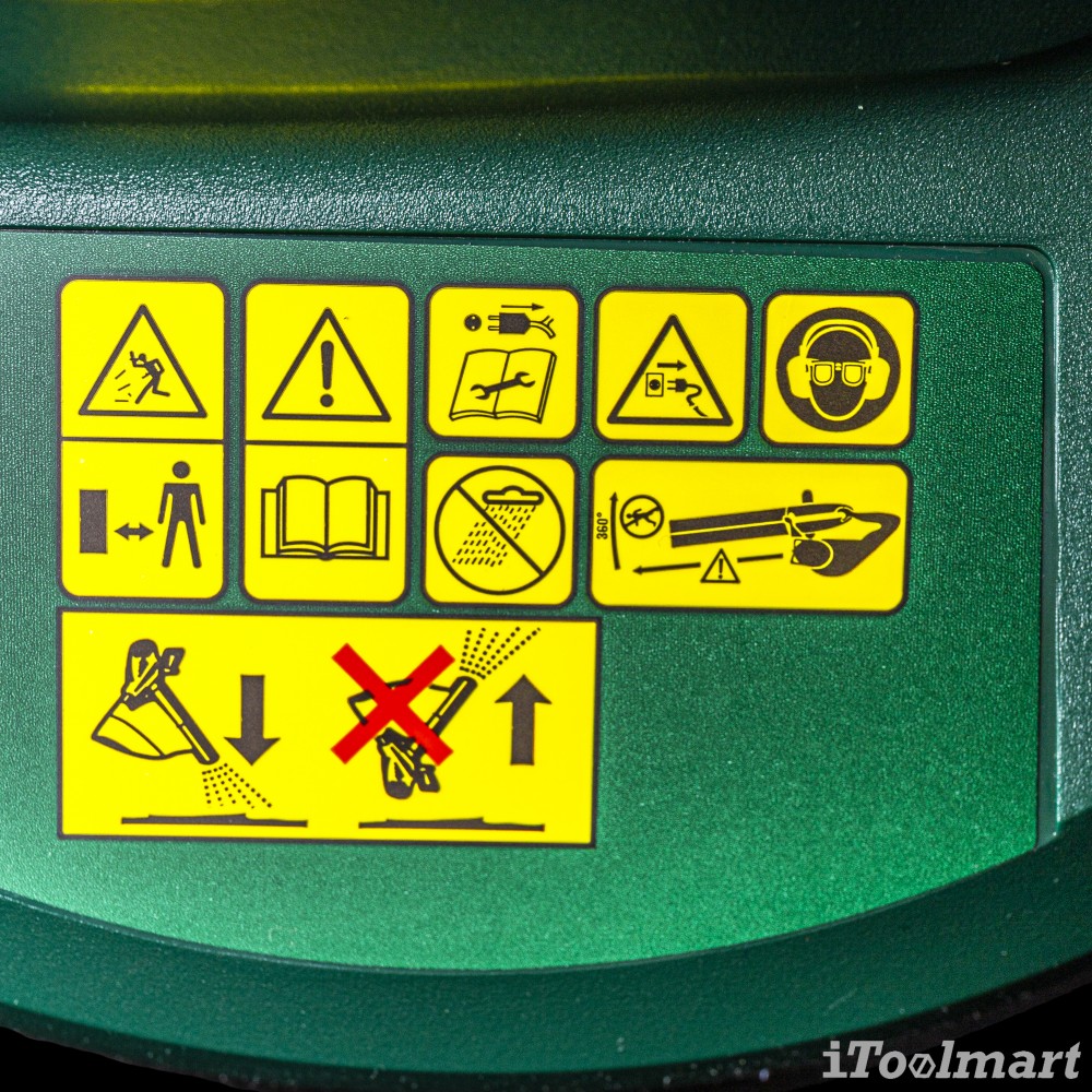 เครื่องเป่าลมไฟฟ้า Bosch UniversalGardenTidy 3000