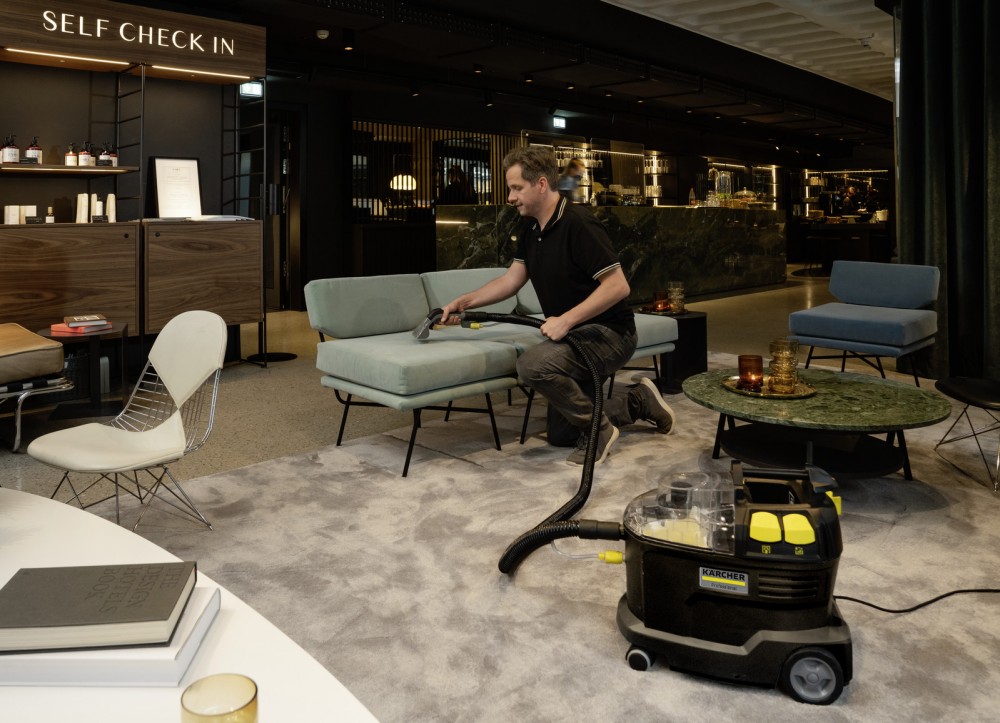 เครื่องซักพรม แบบดูดกลับ Karcher Puzzi 8/1 Anniversary Edition 1.100-248.0