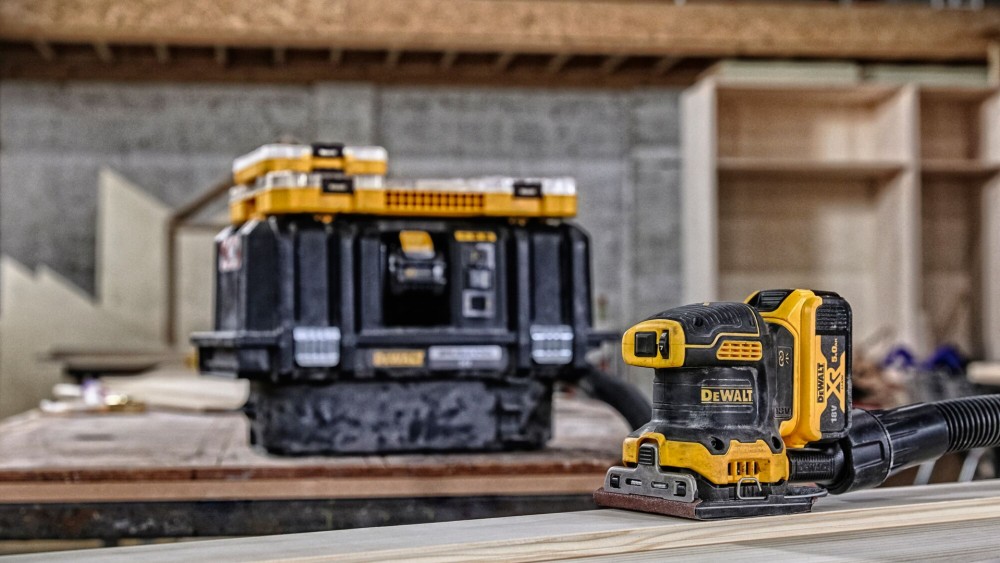เครื่องขัดกระดาษทราย ไร้สาย DEWALT DCW200N-XJ 20V Max ขนาด 1/4 แผ่น (ตัวเปล่า)