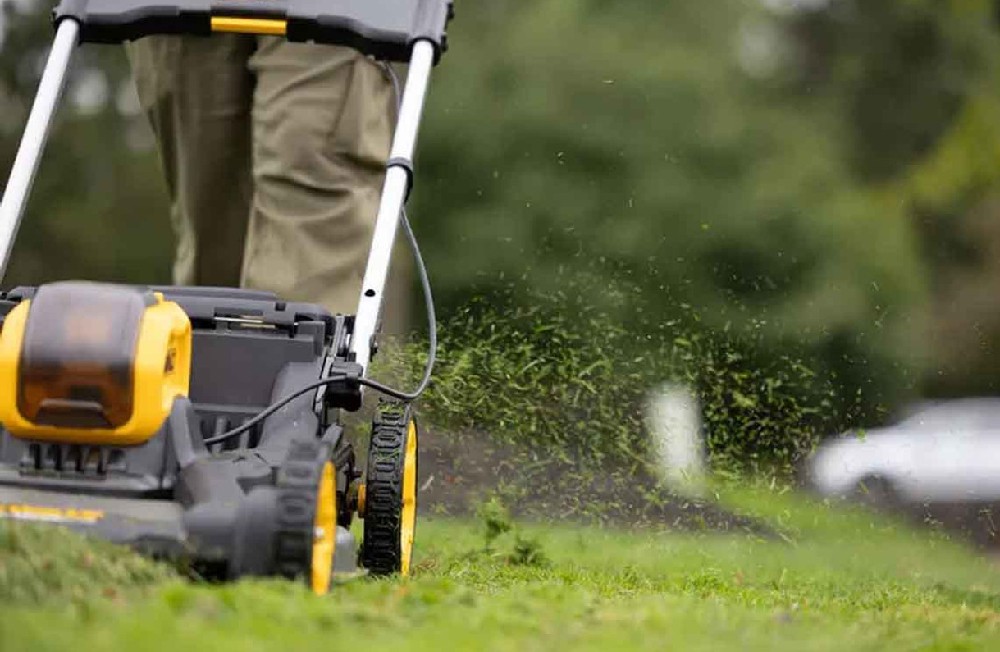 เครื่องตัดหญ้ารถเข็นไร้สาย DEWALT DCMWSP550N KP 60V  ตัวเปล่า 