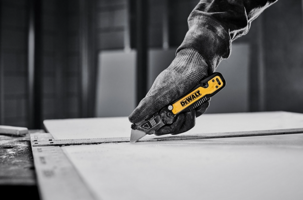 มีดพับอเนกประสงค์ DEWALT DWHT10992 แบบมีช่องเก็บใบ  รุ่น 3 0 