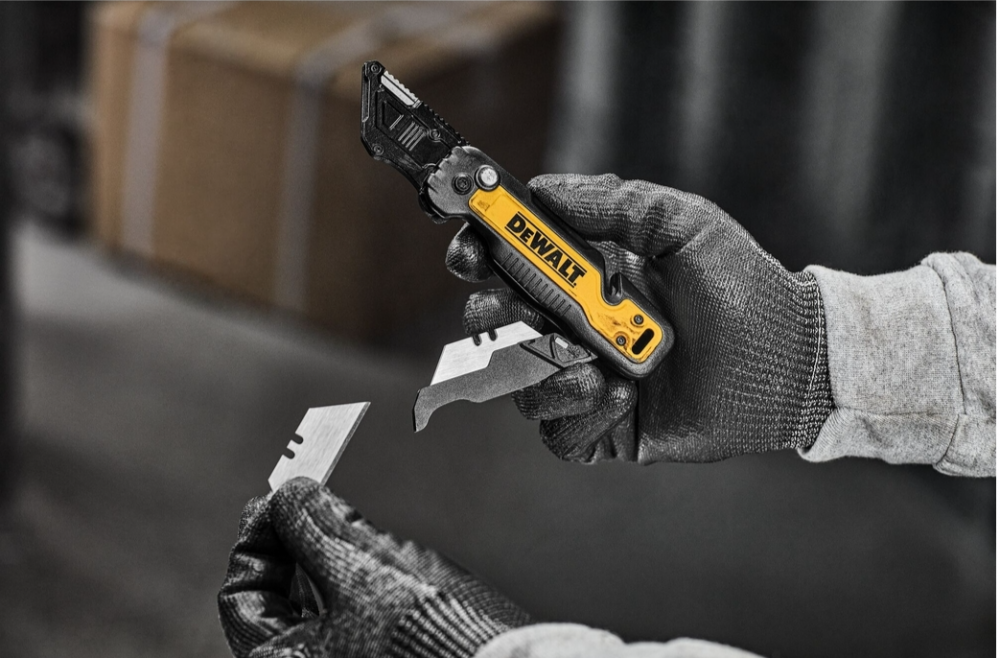 มีดพับอเนกประสงค์ DEWALT DWHT10992 แบบมีช่องเก็บใบ  รุ่น 3 0 