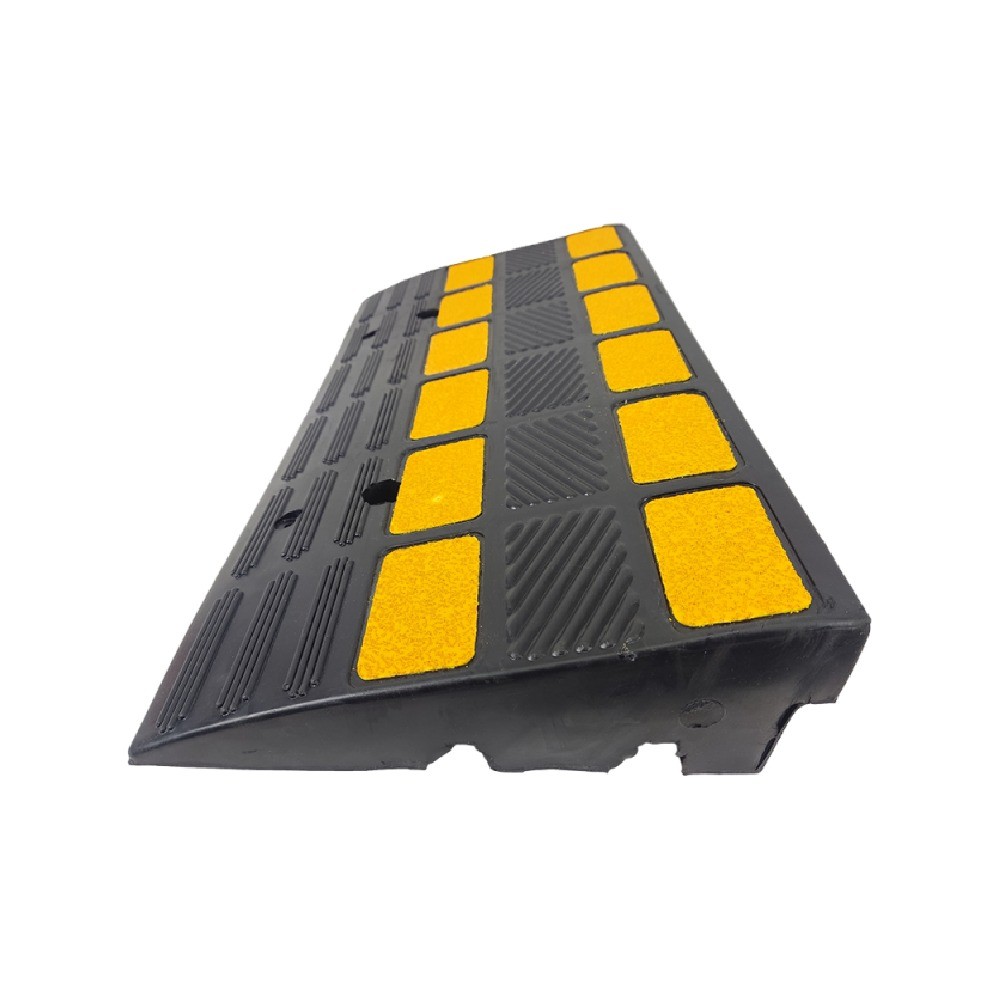 ยางปีนฟุตบาท A Traff G070800005 รุ่น TA02012 สีดำ เหลือง ขนาด 600x300x100 มม 