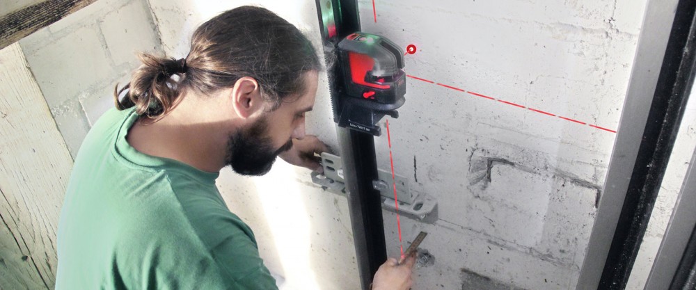 Leica LINO P5 Self-Leveling Cross-Line Laser Red