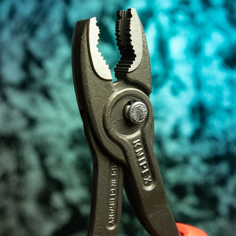 คีมปากจิ้งจก KNIPEX 82 02 200 SB ขนาด 200 mm.