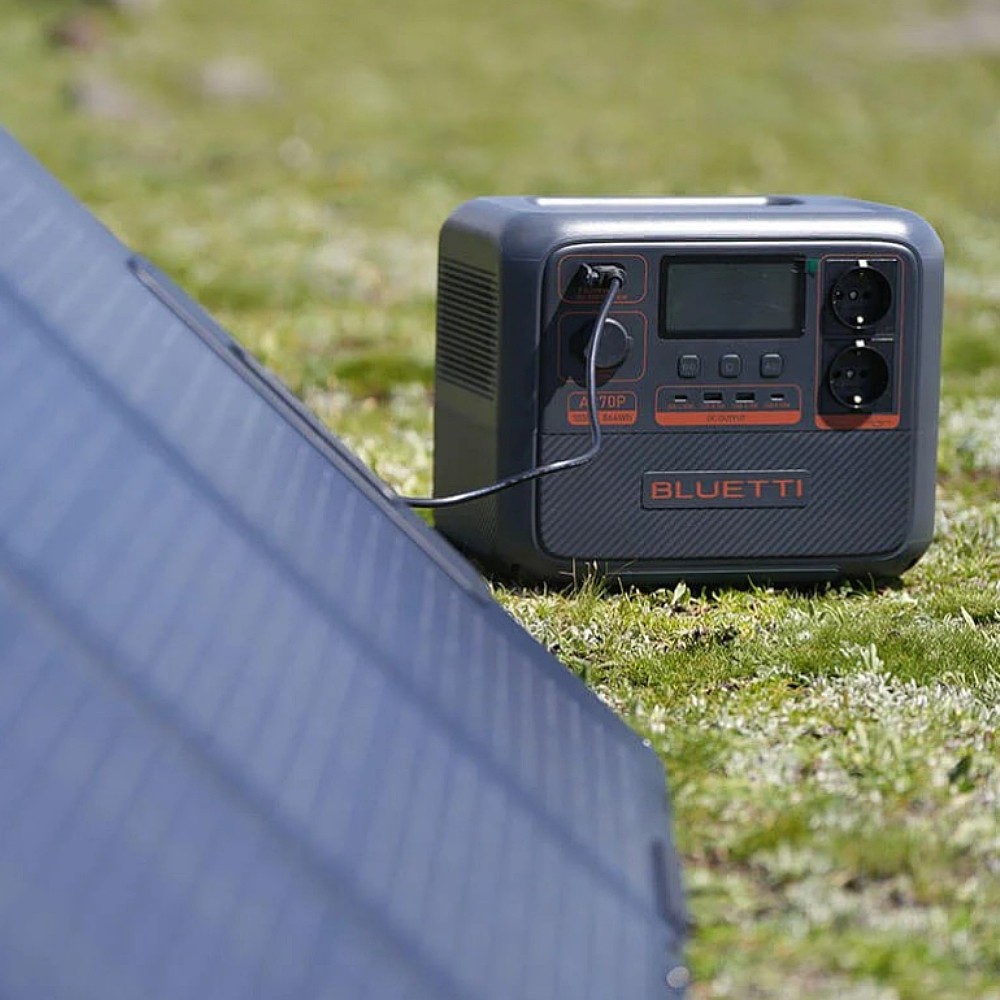 ชุดพาวเวอร์บ็อก พร้อมแผงโซลาร์เซลล์พกพา Bluetti AC70P x Kampf KP 200 Solar panel 200W