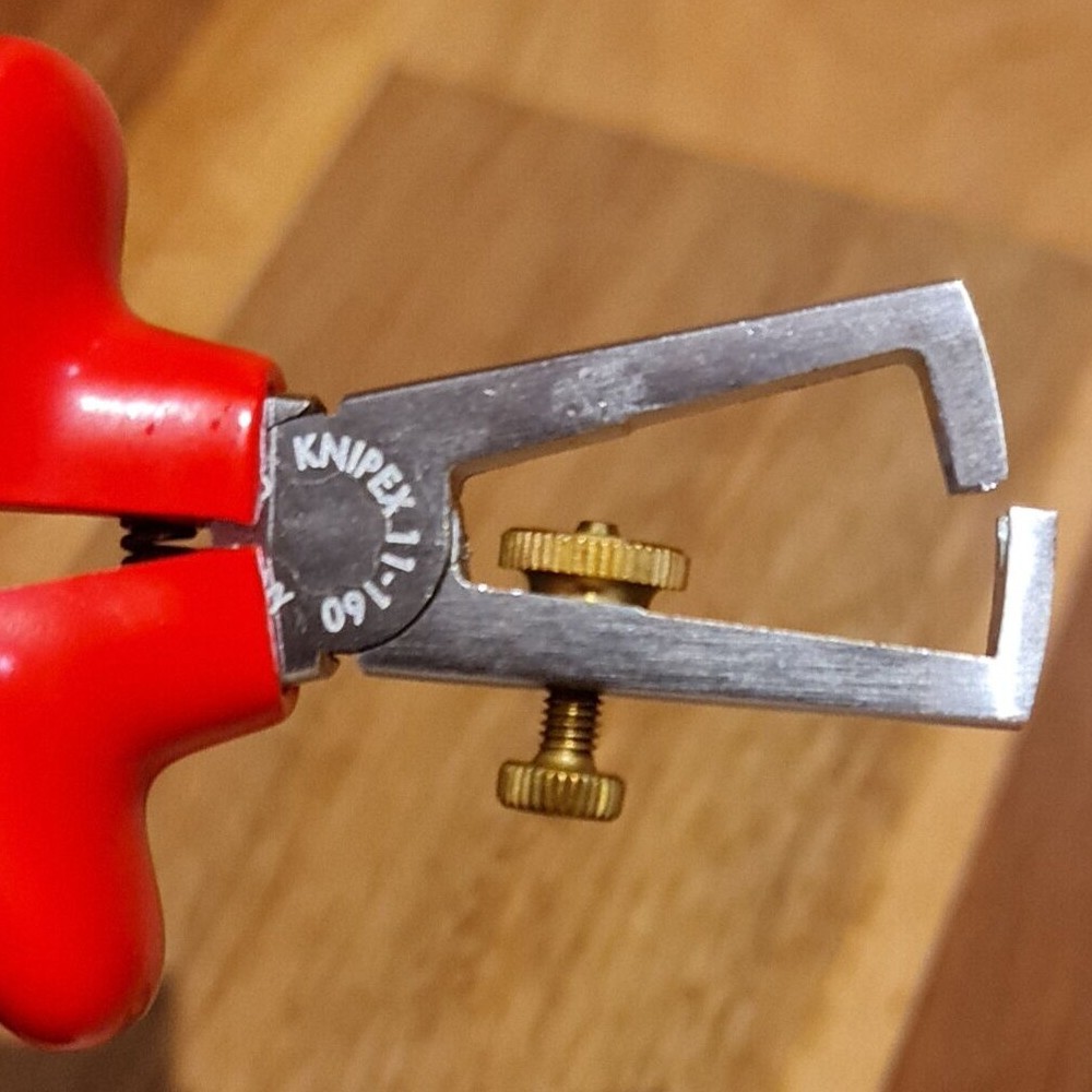 คีมปอกสายไฟ Knipex 11 07 160 Insulation Stripper ด้ามจับ VDE 160 มม.