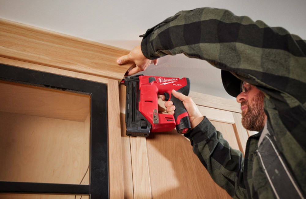 เครื่องยิงตะปูไร้สาย MILWAUKEE M12 FCN18GS 0X0 12V   ตัวเปล่า  