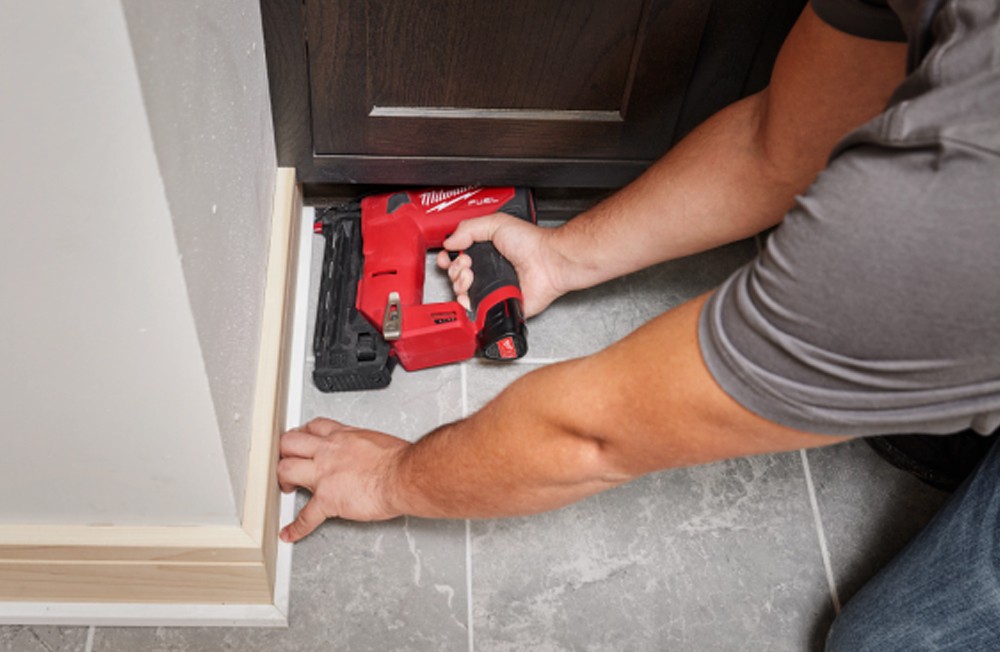 เครื่องยิงตะปูไร้สาย MILWAUKEE M12 FCN18GS 0X0 12V   ตัวเปล่า  