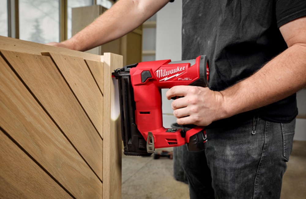 เครื่องยิงตะปูไร้สาย MILWAUKEE M12 FCN18GS 0X0 12V   ตัวเปล่า  