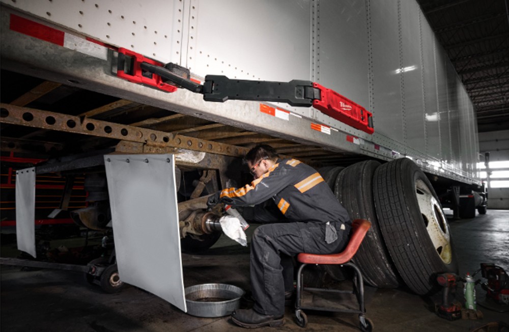 ไฟก้านไร้สาย MILWAUKEE M18 ABL 0 ปรับยึดหด  เฉพาะตัวเครื่อง 