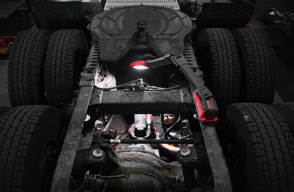 ไฟก้านไร้สาย MILWAUKEE M18 ABL 0 ปรับยึดหด  เฉพาะตัวเครื่อง 