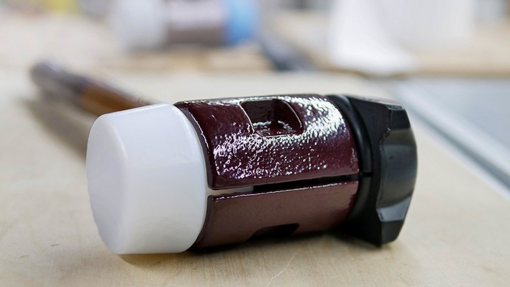 เลือกความแข็ง ค้อน หัวพลาสติก แบบไหน ให้ไม่ทิ้งรอย