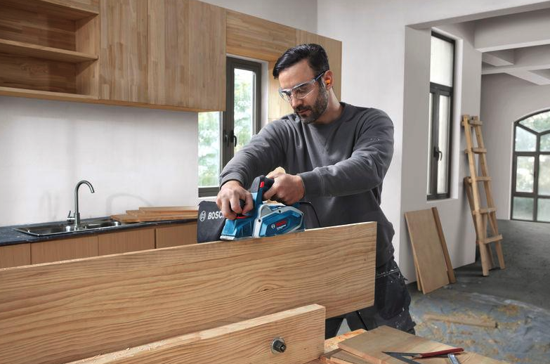 กบไฟฟ้า BOSCH GHO 16 82 Professional ขนาด 3 1 4 นิ้ว 630 วัตต์ กบไฟฟ้า BOSCH GHO 16 82 Professional ขนาด 3 1 4 นิ้ว 630 วัตต์