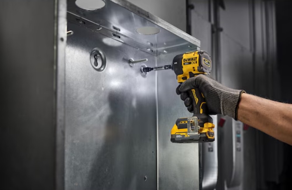 ไขควงกระแทกไร้สาย DEWALT DCF870 ขนาด 1/4 นิ้ว 20V. (ตัวเปล่า)