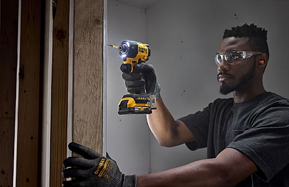 ไขควงกระแทกไร้สาย DEWALT DCF870 ขนาด 1/4 นิ้ว 20V. (ตัวเปล่า)
